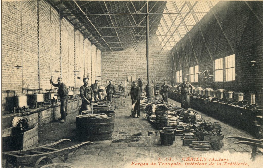 L’attribut alt de cette image est vide, son nom de fichier est 14-18-livre-tréfilerie-Tronçais-1024x653.jpg.